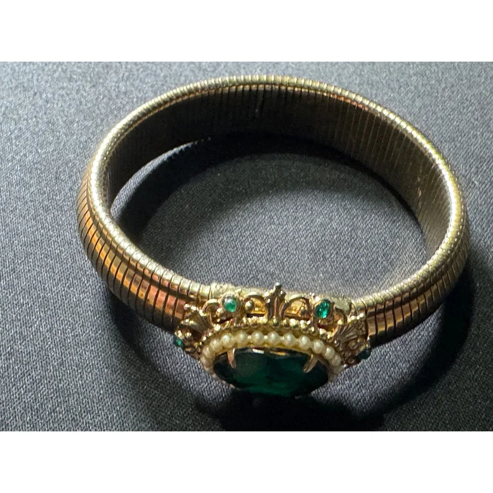 Vintage Coro Gold Tone Expansion Stretch Bracelet Emerald Green Glass Faux Pearl